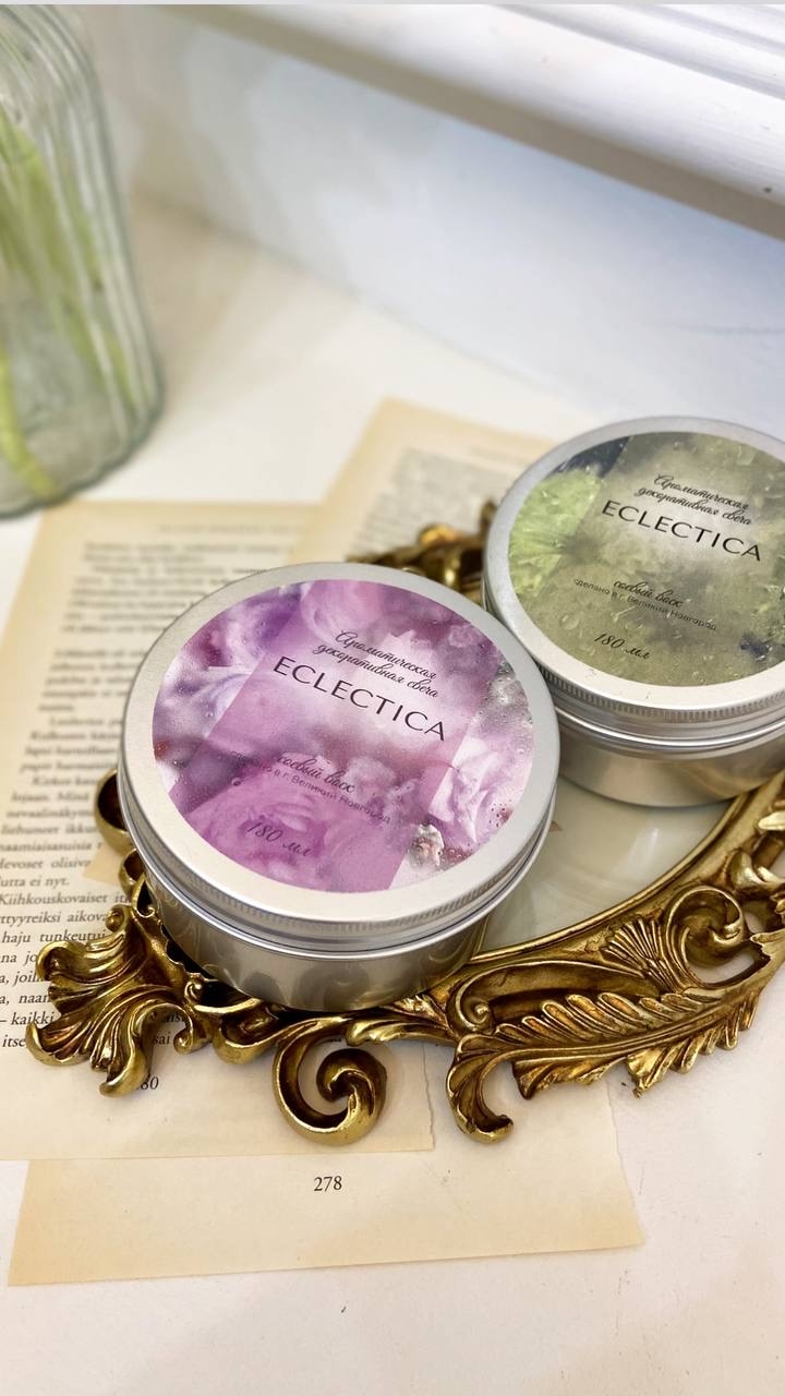 Ароматическая свеча с восковыми цветами